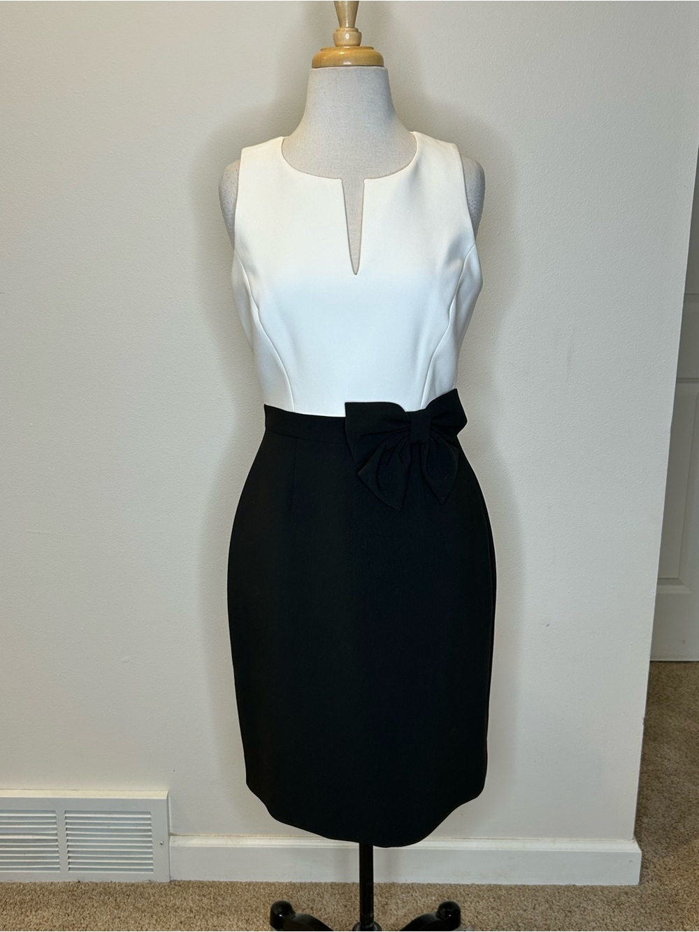 Kate Spade Black Cream Bow Dress Sleeveless Shift Size 6